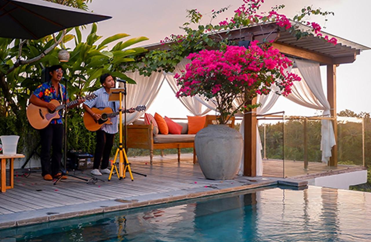 Goya Boutique Resort Убуд Екстериор снимка The Deck at The Village