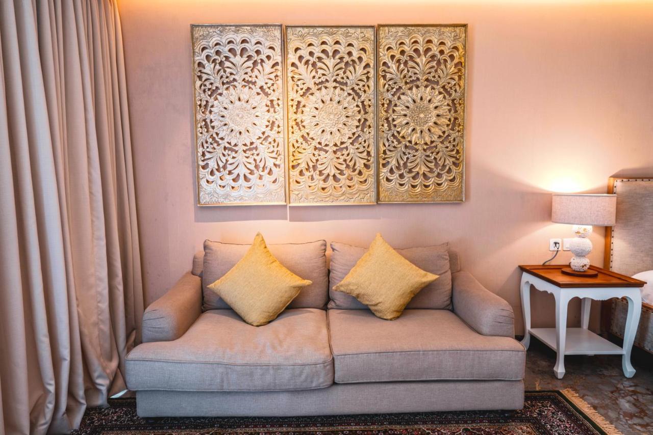 Goya Boutique Resort Убуд Екстериор снимка A sofa