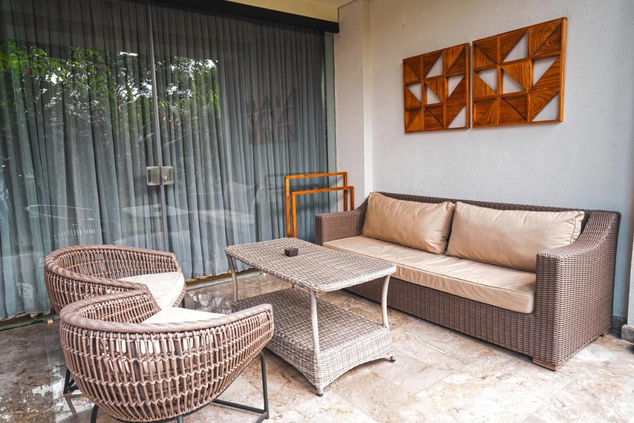 Goya Boutique Resort Убуд Екстериор снимка A rattan furniture set