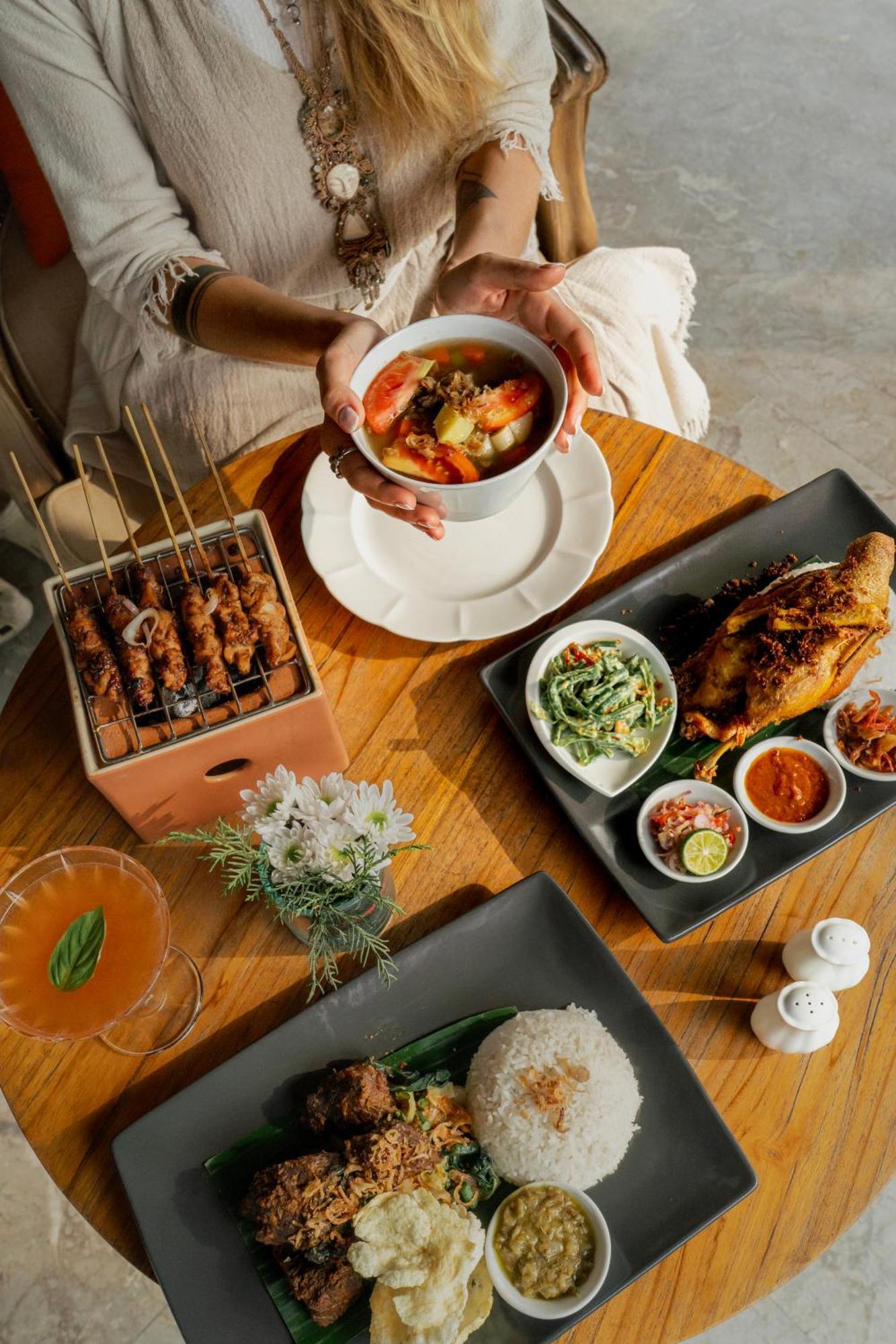 Goya Boutique Resort Убуд Екстериор снимка A selection of Indonesian cuisine