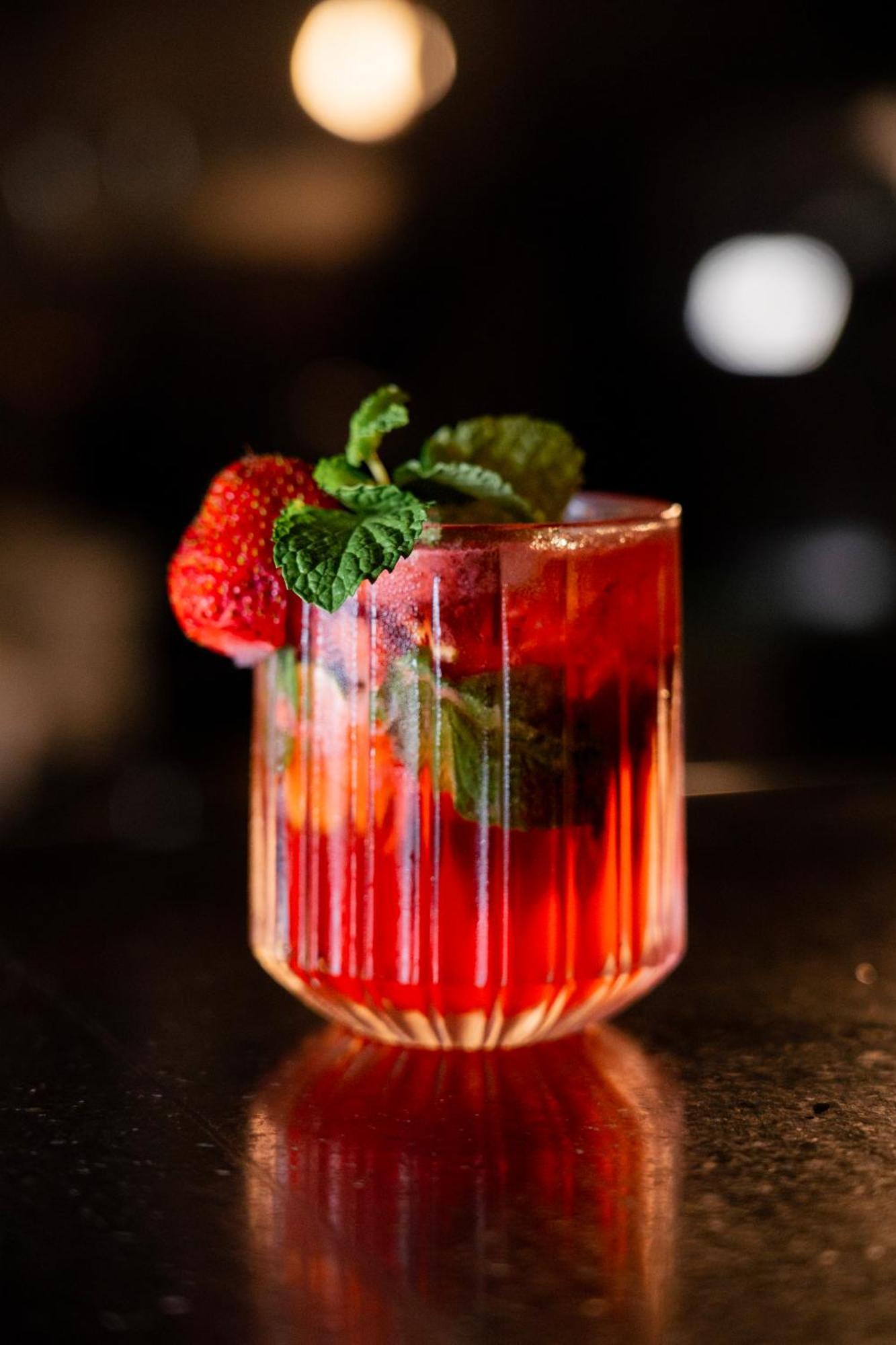 Goya Boutique Resort Убуд Екстериор снимка A strawberry bellini