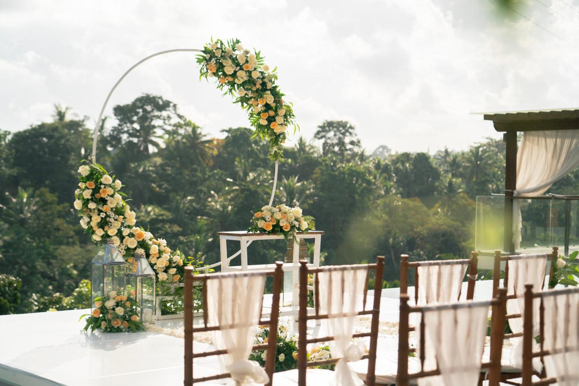 Goya Boutique Resort Убуд Екстериор снимка A wedding arch