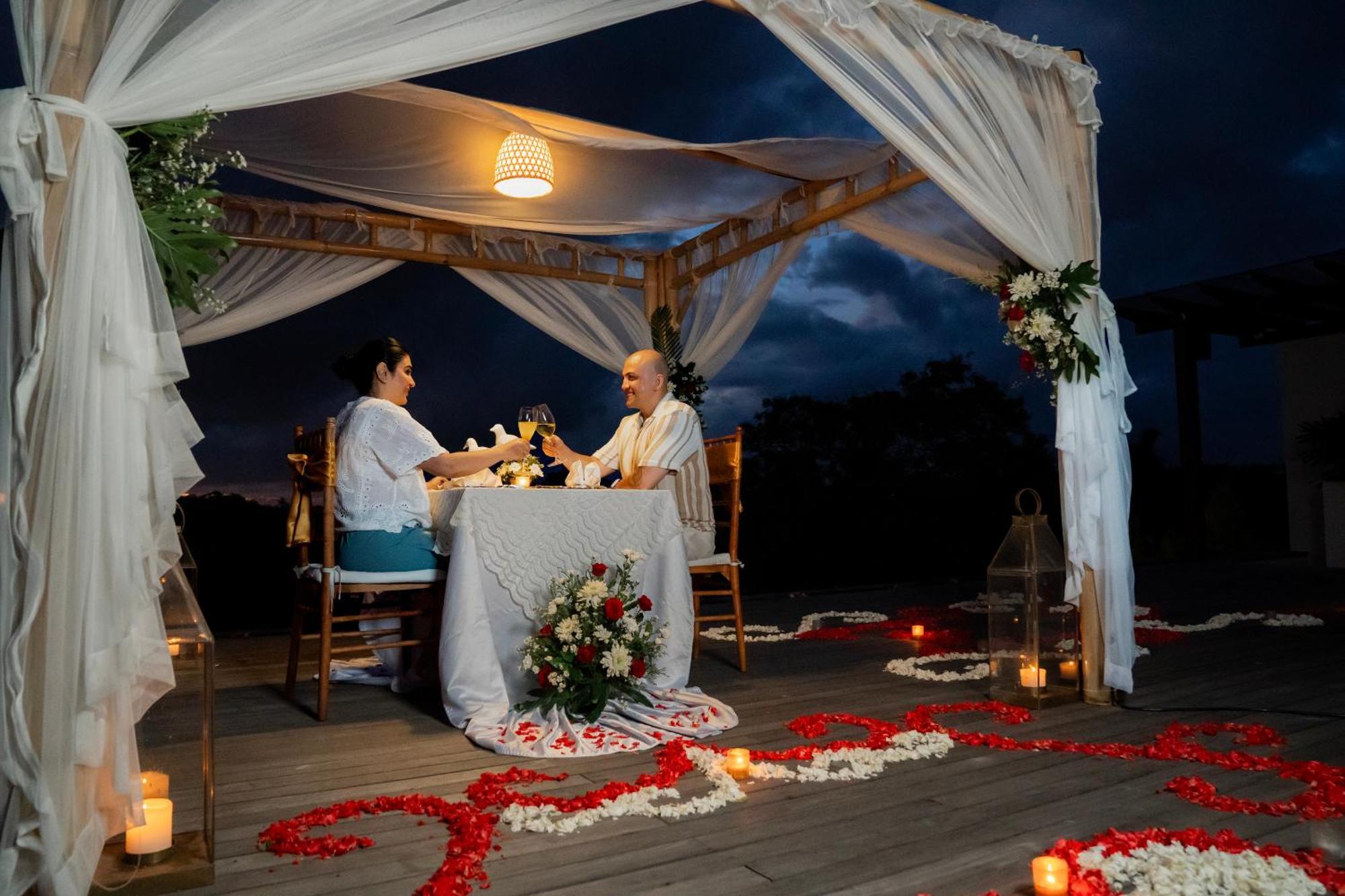 Goya Boutique Resort Убуд Екстериор снимка A romantic dinner in Bali