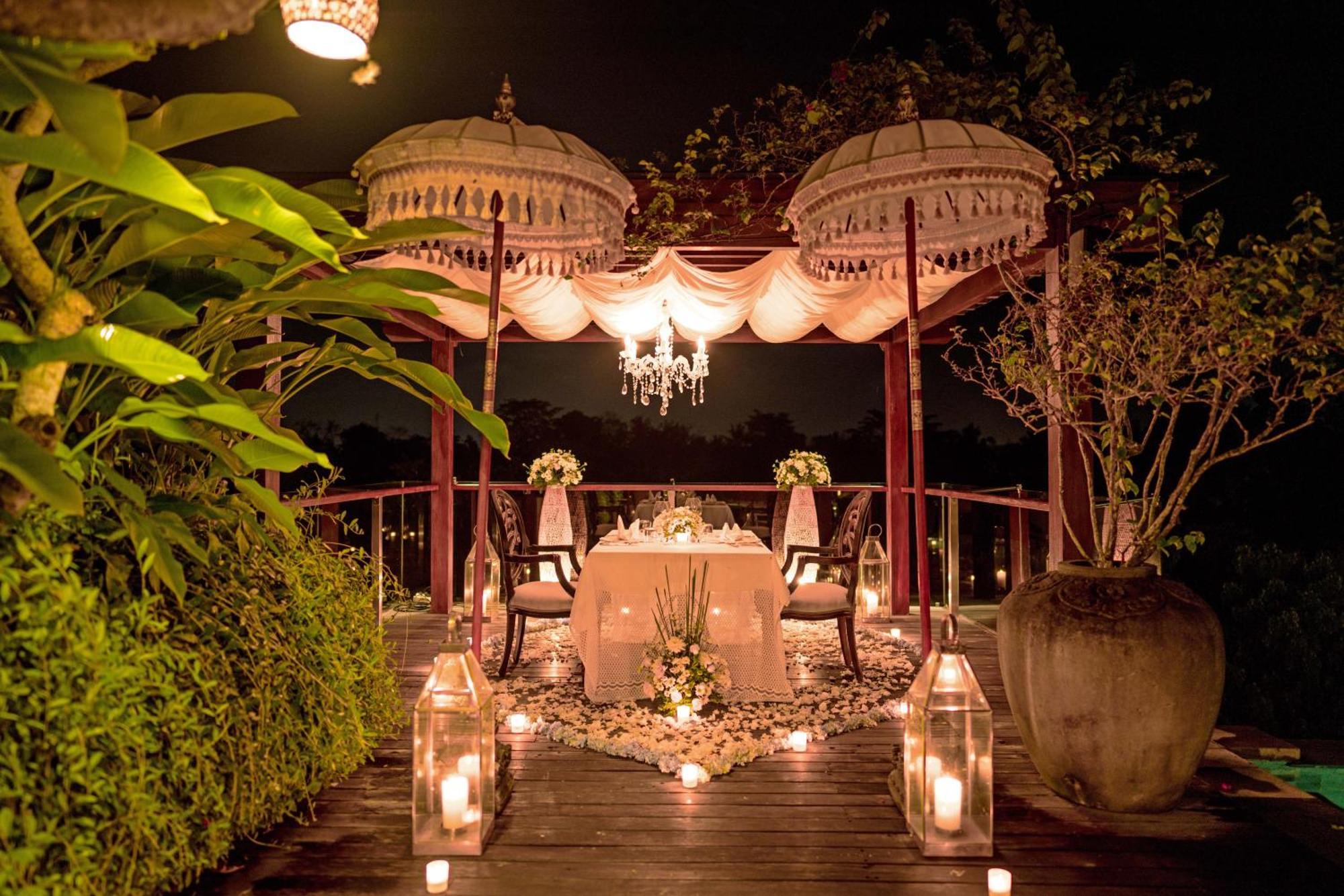 Goya Boutique Resort Убуд Екстериор снимка A romantic dinner at the Taj Mahal Palace, Mumbai