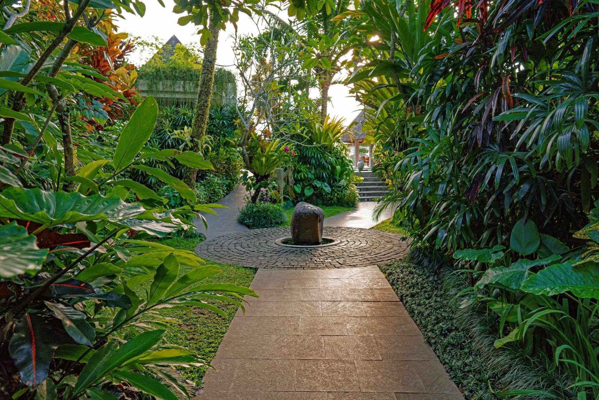 Goya Boutique Resort Убуд Екстериор снимка The path to the temple